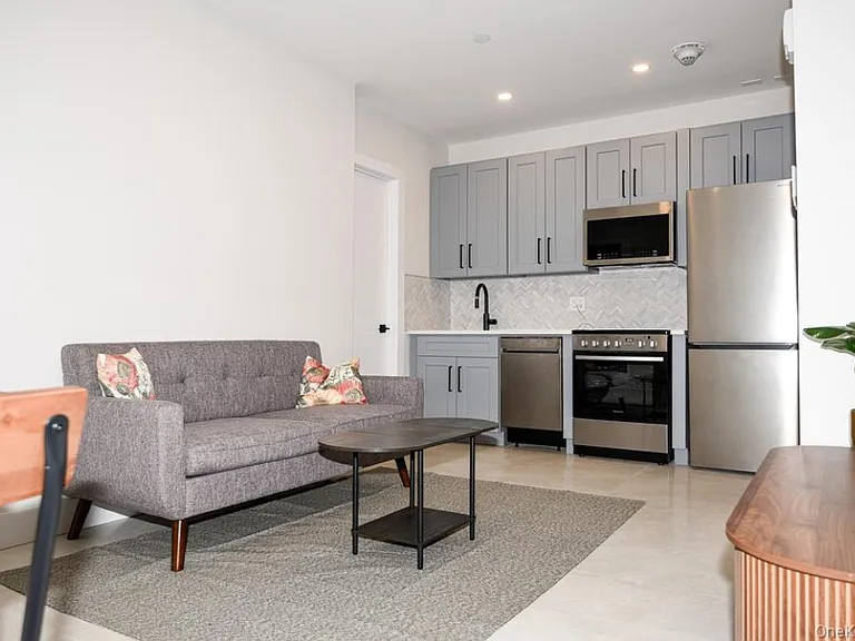 315 West Broadway — Photo 79