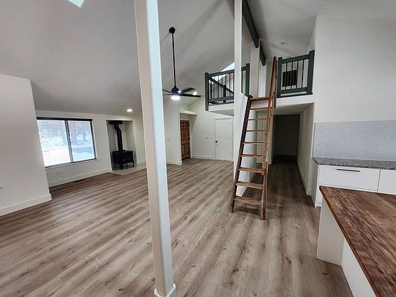 5th image of 19556 Manzanita Ln