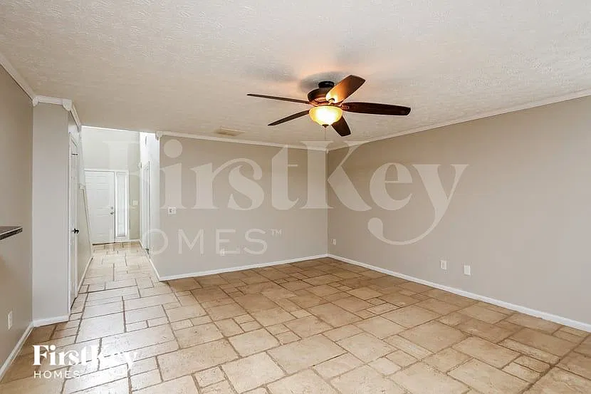 4 bed, 2.5 bath, 4188 sqft, $3,965 — Photo 4