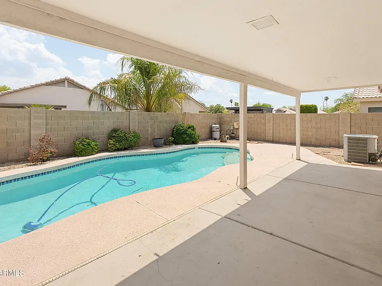 543 W Grovers Ave — Photo 24