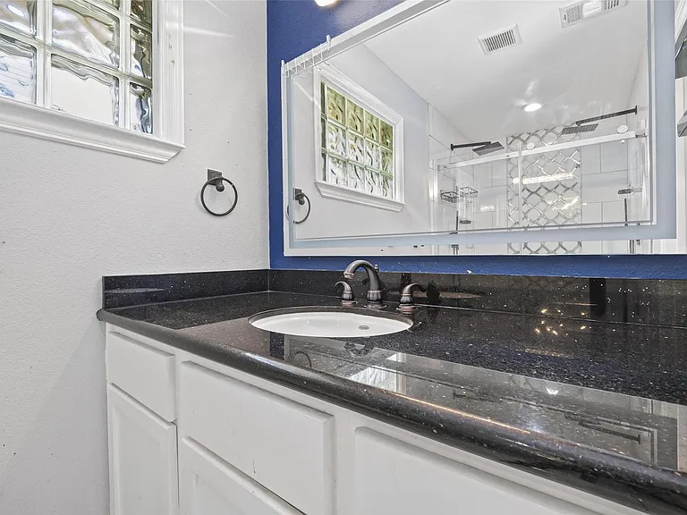 7713 Yoe St — Photo 38