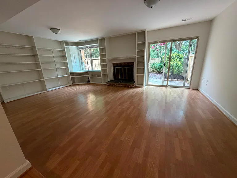 5814 Tudor Ln — Photo 4