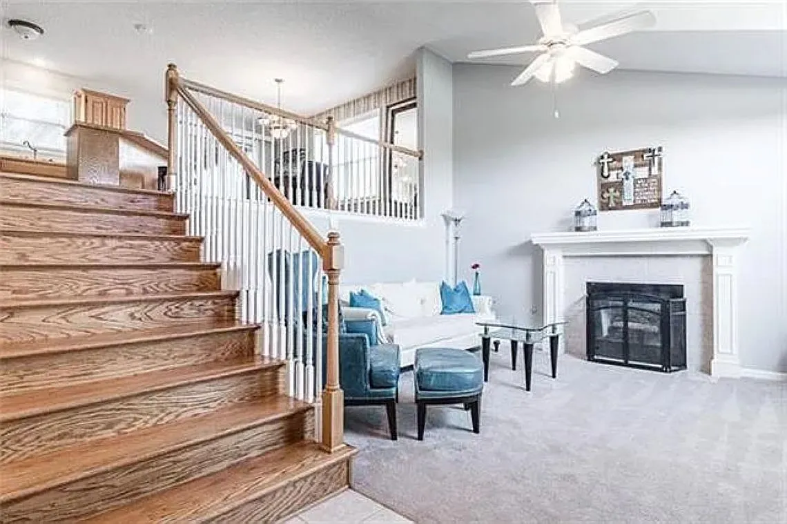 3 bed, 3.5 bath, 2112 sqft, $2,690 — Photo 2