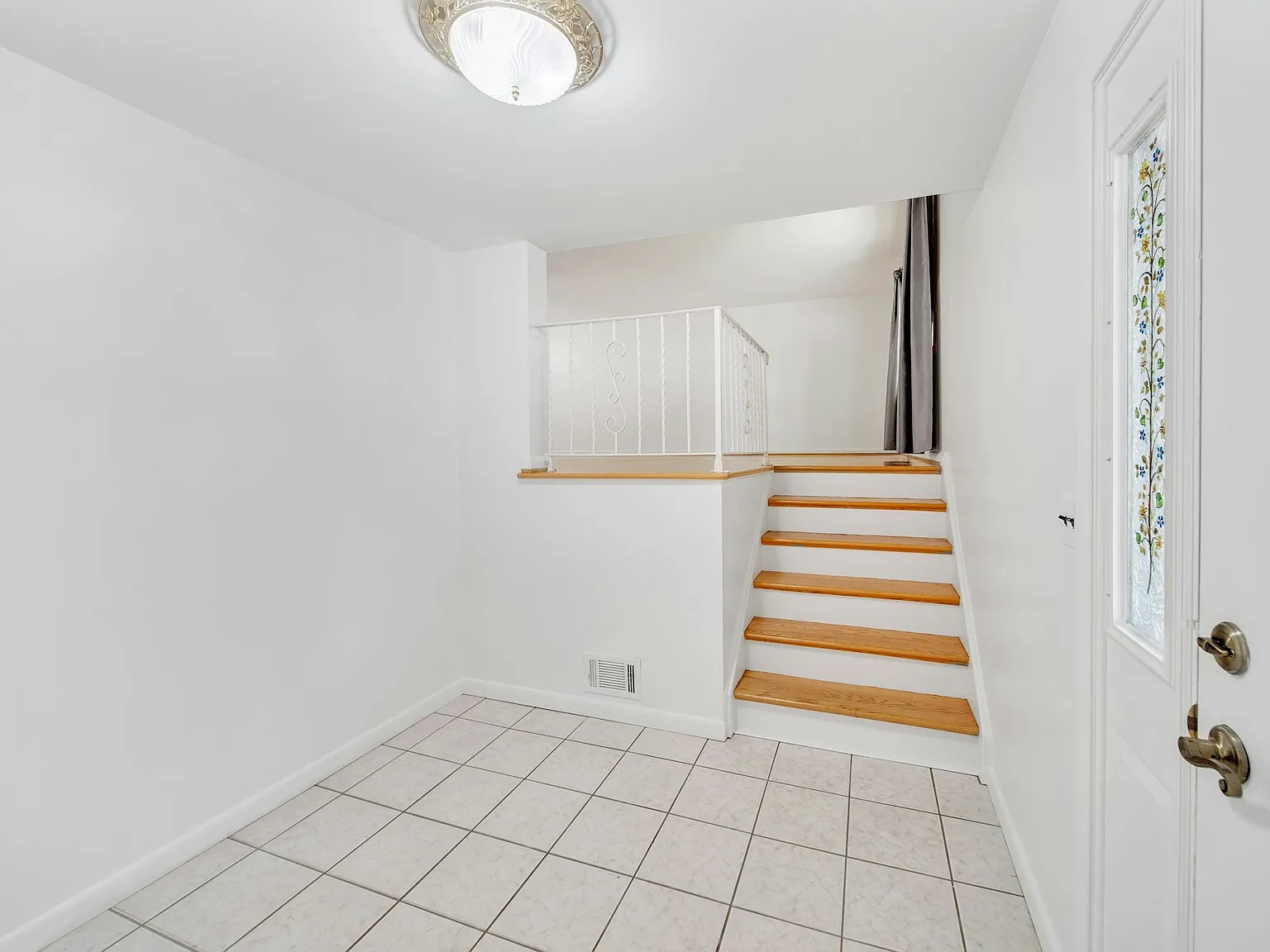 3 bed, 1.5 bath, 2282 sqft, $4,000 — Photo 4