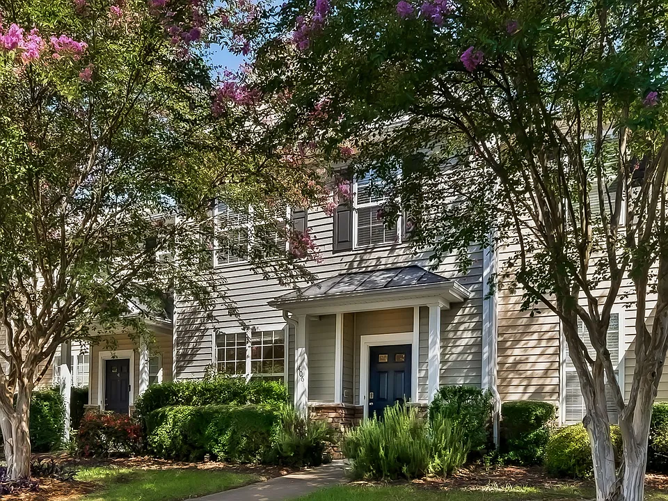 406 Auburn Square Dr