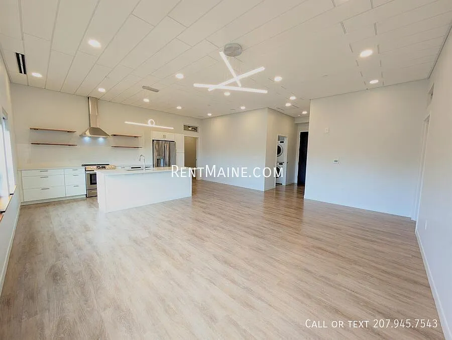 2 bed, 1061 sqft, $3,000 — Photo 3