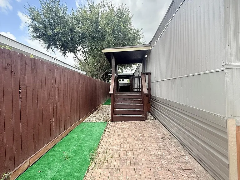 1619 Avenue D — Photo 18