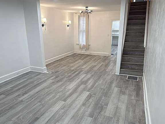 5th image of 2032 Kensington St