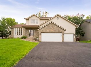 7877 9th St N, Oakdale, MN 55128