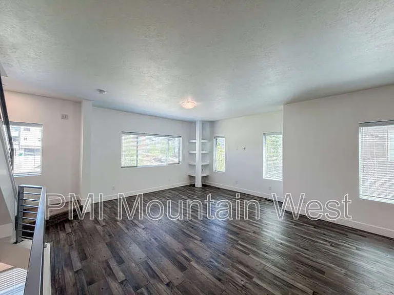506 W 2200 N — Photo 8