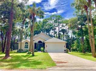 7 Nancy Pkwy, Yankeetown, FL 34498