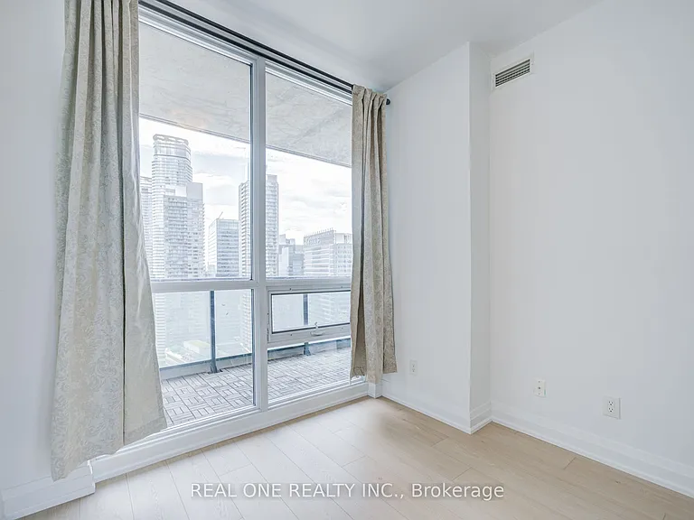 16 Harbour St #3511 — Photo 21