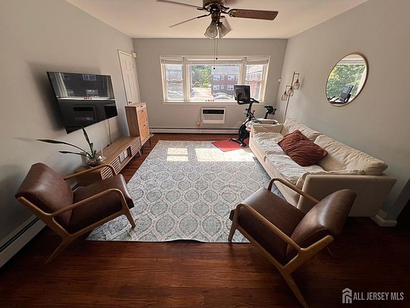 3rd image of 365 Bloomfield Ave APT 9B