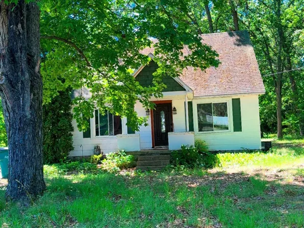 571 W River Rd, Muskegon, MI 49445