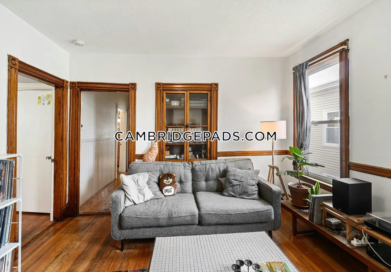 3 bed, 1300 sqft, $4,400 — Photo 2