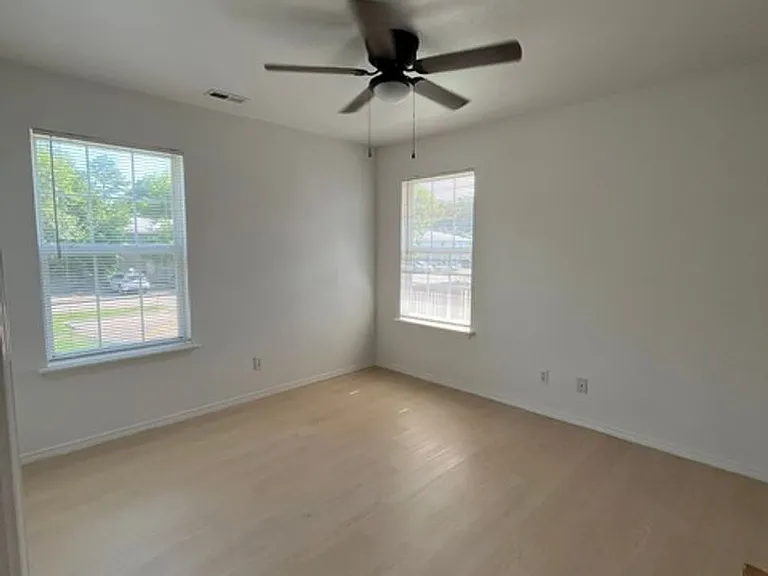 Willow Park Apartments — Photo 18