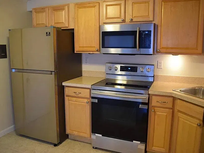 2 bed, 1.0 bath, 675 sqft, $1,600 — Photo 3