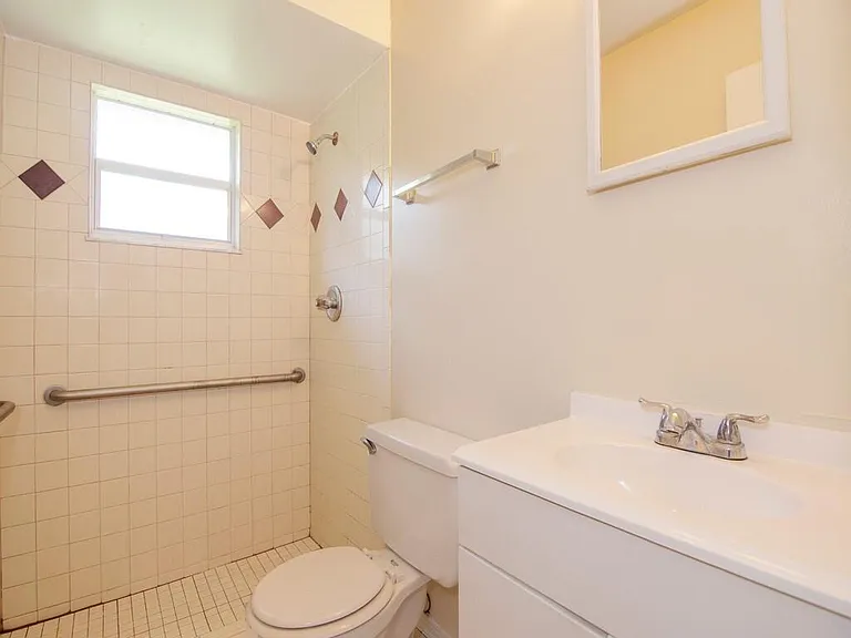 1190 SE Puritan Ln — Photo 7