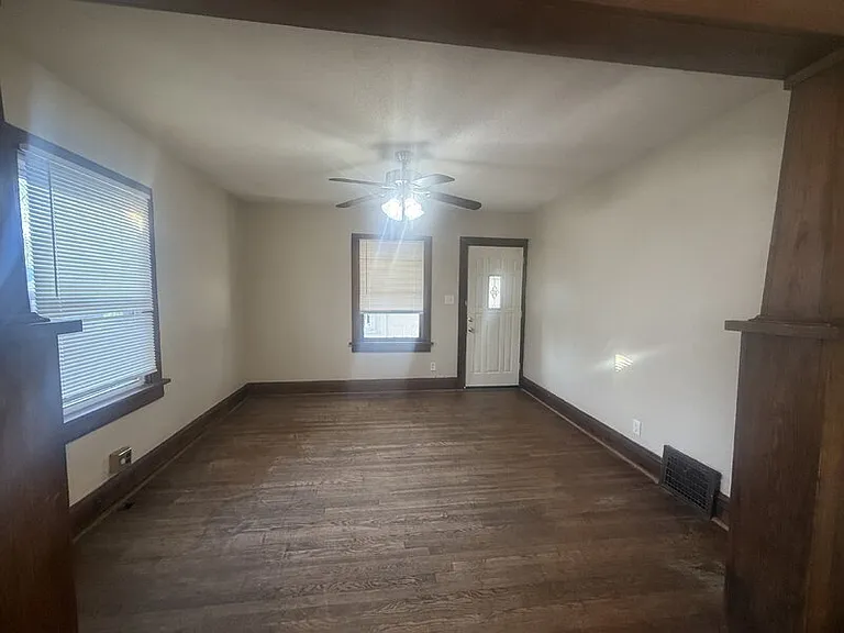2824 Des Moines St — Photo 3