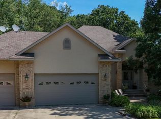 71952 Phillip Dr, Albert Lea, MN 56007