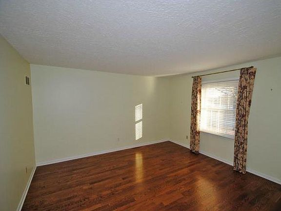 5th image of 106 W 119th Ter