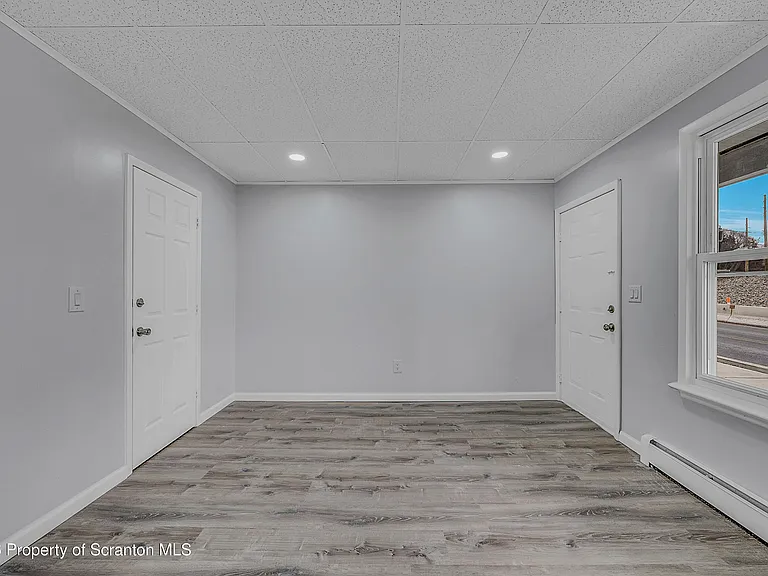 8 Green Ridge St #1 — Photo 6