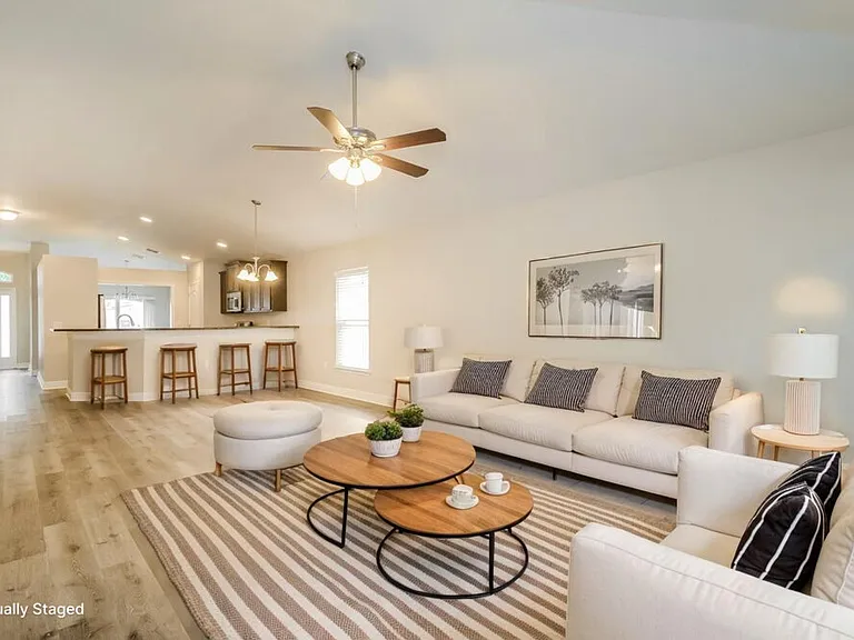 1004 Kellogg Dr — Photo 3