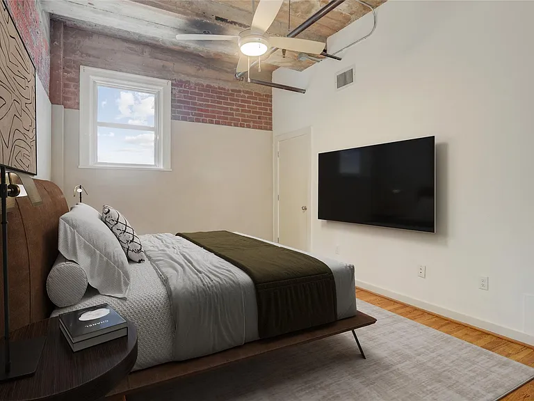 204 Travis St #4D — Photo 7