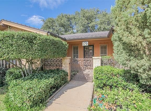 3rd image of 170 Lawrence Cir