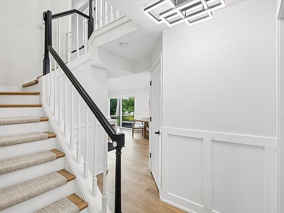 5th image of 2328 Acorn Pl