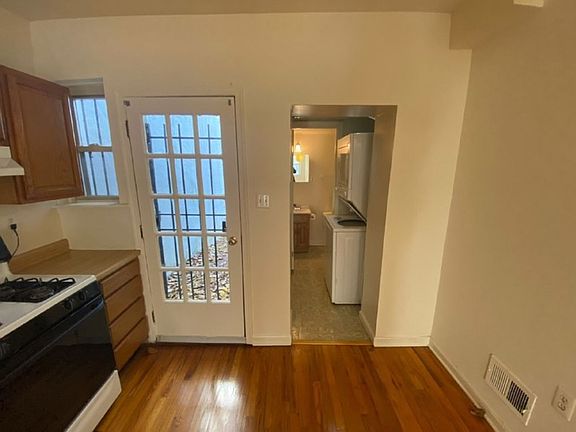 5th image of 413 Warner St NW