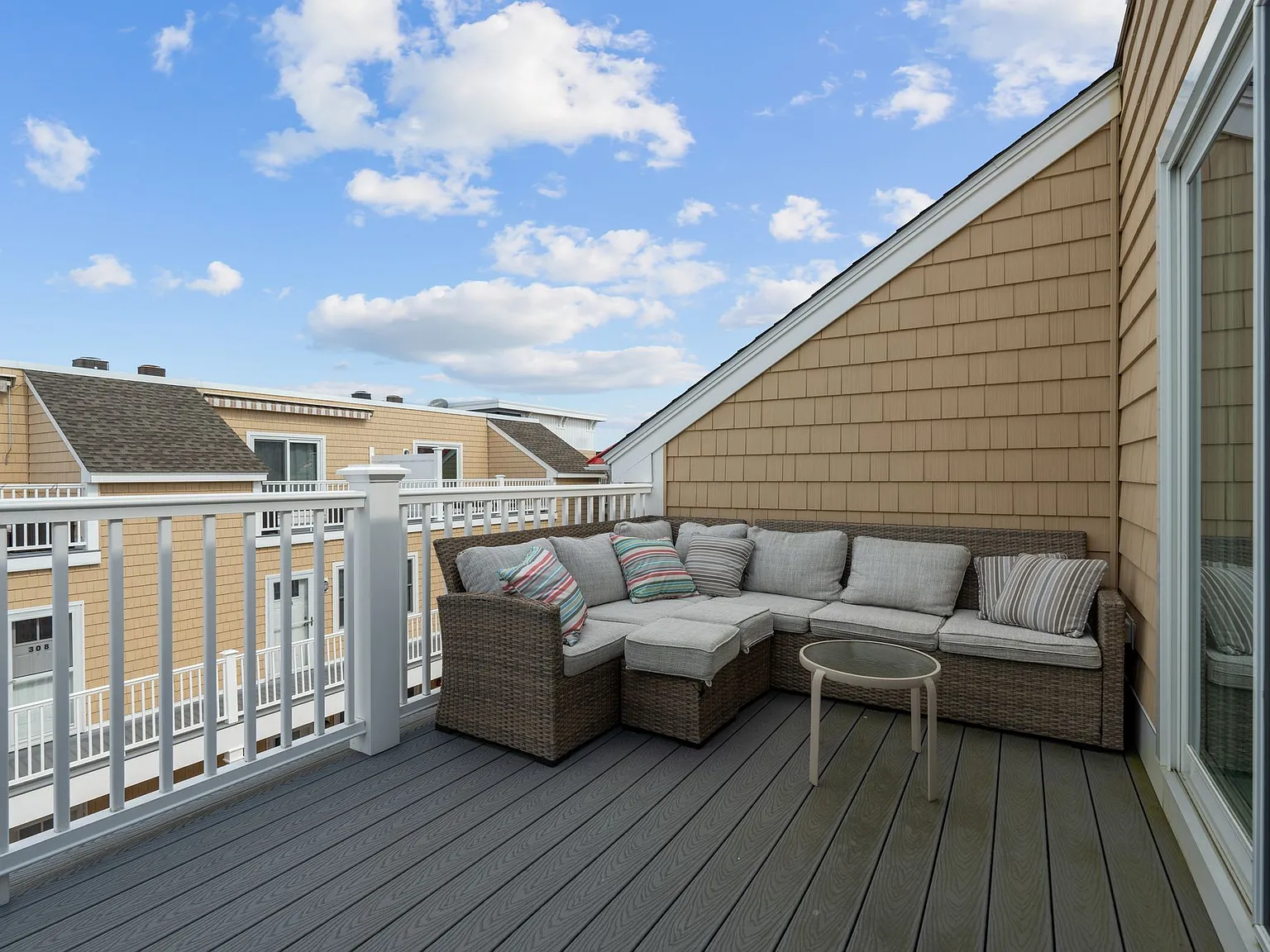 3 bed, 2.5 bath, 1413 sqft, $2,750 — Photo 4