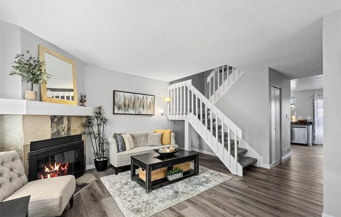 2 bed, 1088 sqft, $2,295 — Photo 2