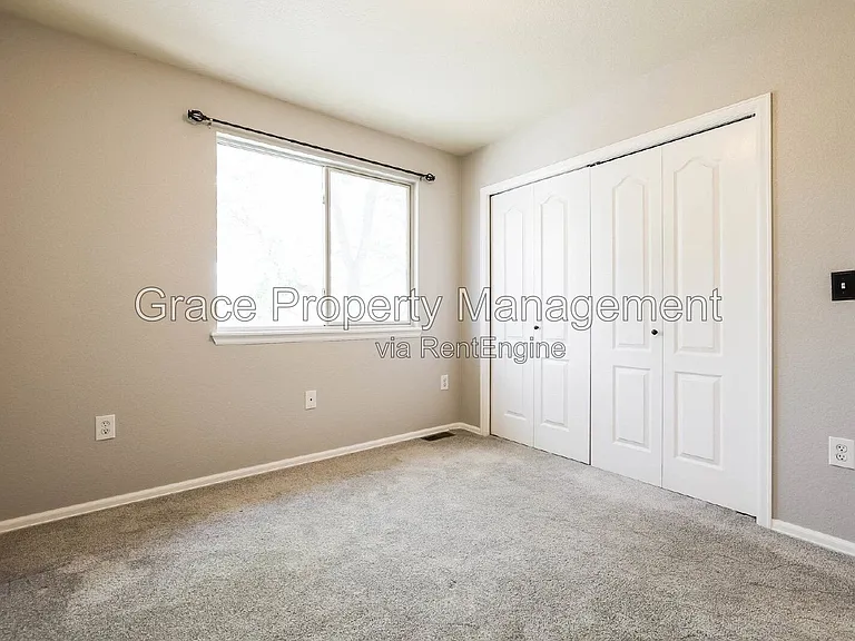 1144 E 12th Ct — Photo 18