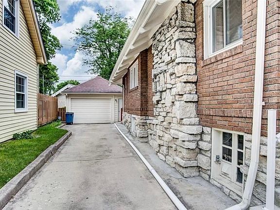 3rd image of 230 Far Hills Ave