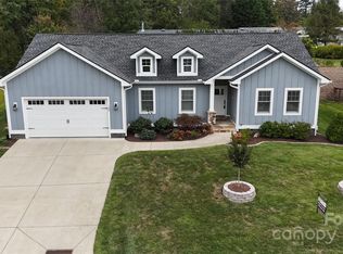 138 Olde Oak Way, Hendersonville, NC 28792