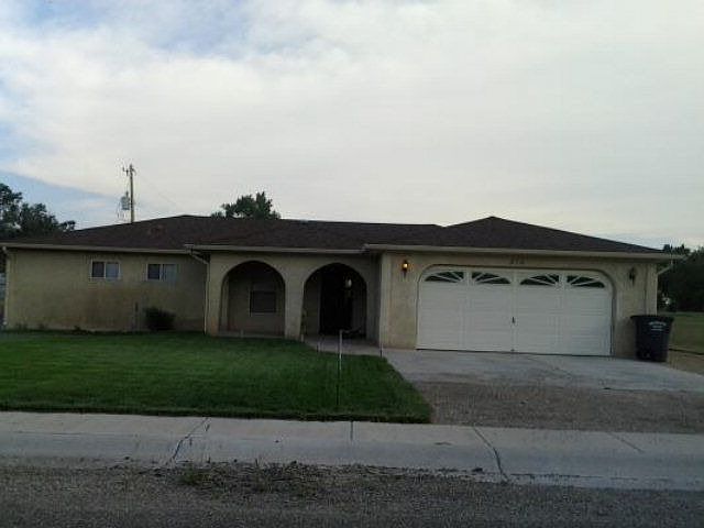 1st image of 212 E Swink Ave