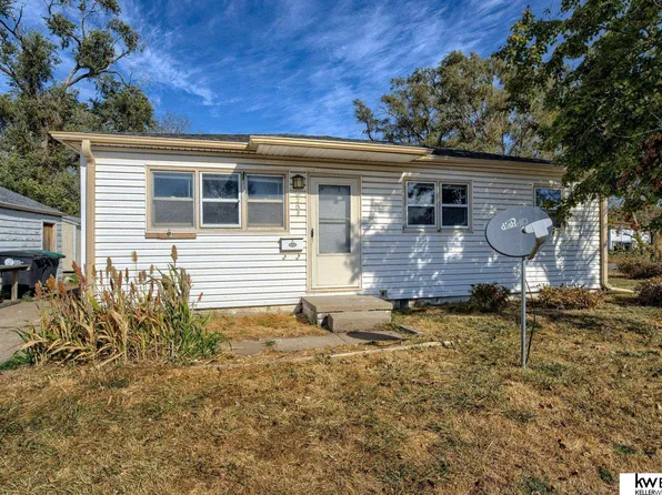 6204 J St, Omaha, NE 68117