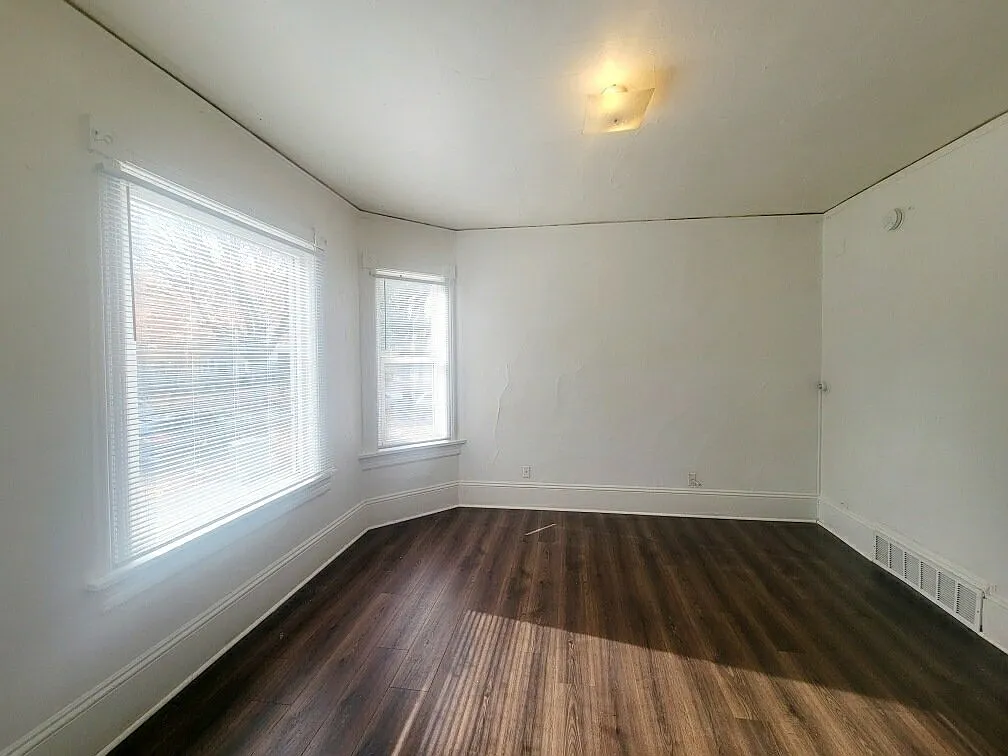 1 bed, 1.0 bath, $925 — Photo 3