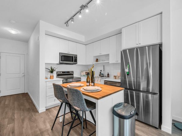 2 bedroom rental in Surrey — photo 16