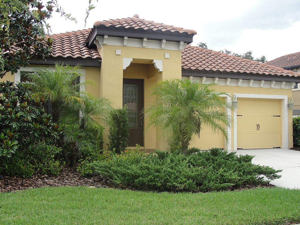 Entrance with 2 car garage