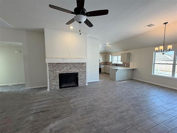 2nd image of 1104 Redwood Creek Dr