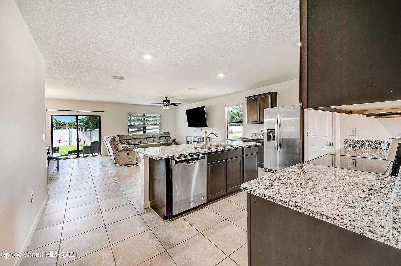 4 bed, 1908 sqft, $2,300 — Photo 4