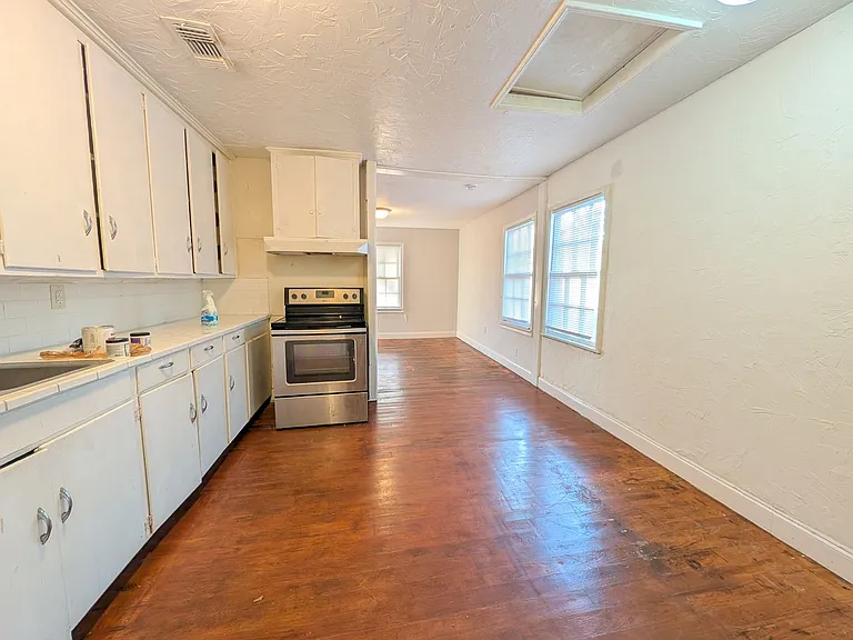 306 Roosevelt Rd — Photo 9