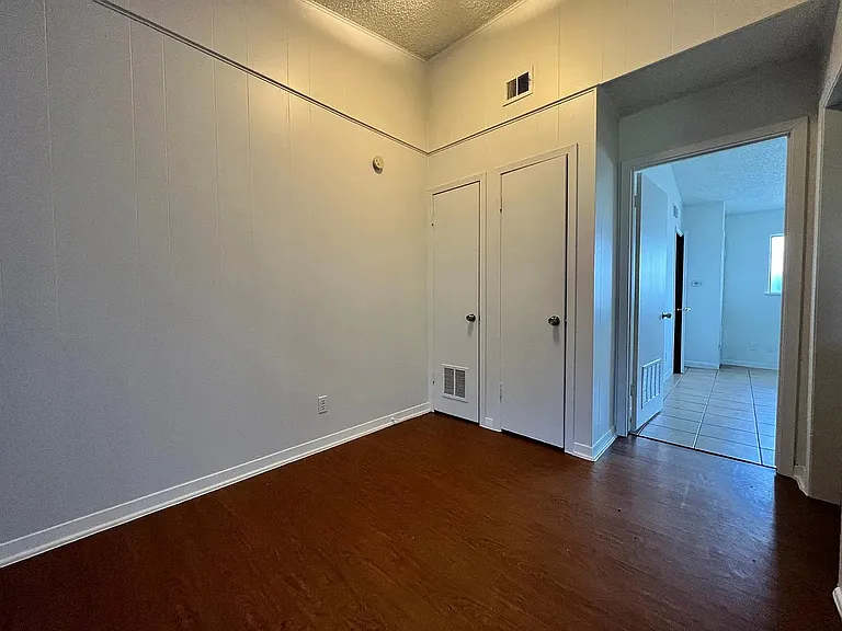 612 W 51st St #103 — Photo 5