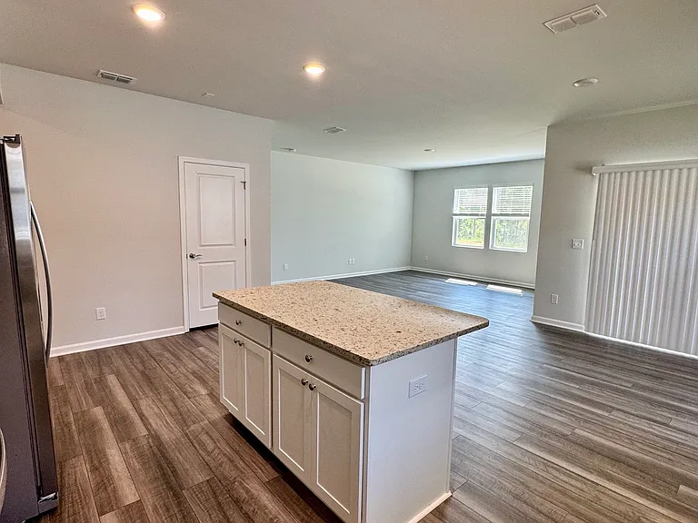 548 Coronado Ave — Photo 15