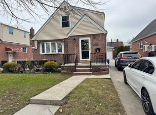 8237 250th St, Bellerose, NY 11426