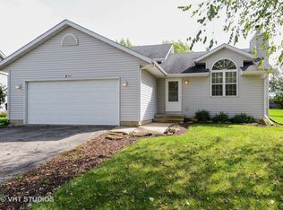 811 Nicholas Cir, Genoa, IL 60135