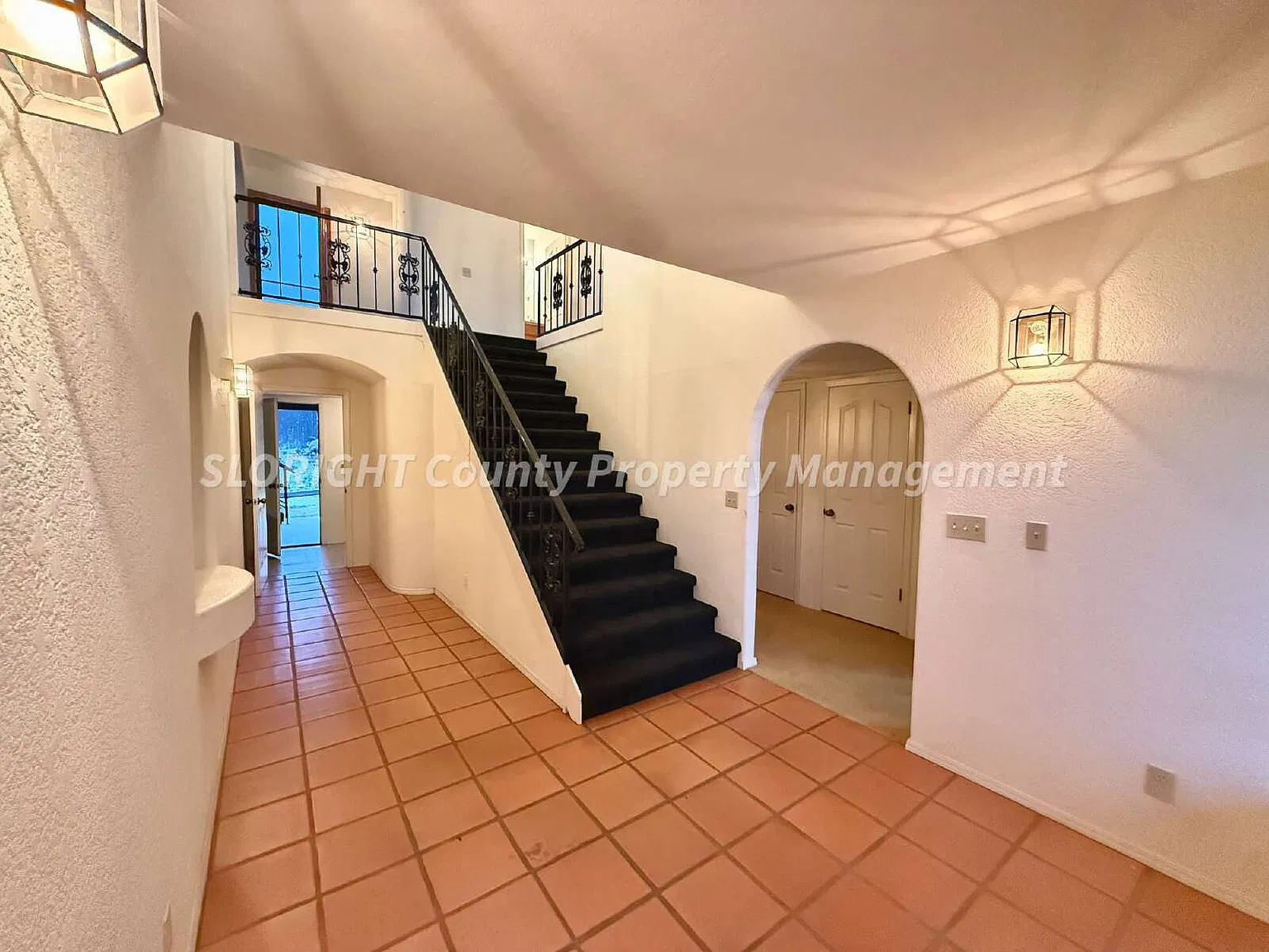 3 bed, 2.5 bath, 2246 sqft, $4,500 — Photo 2