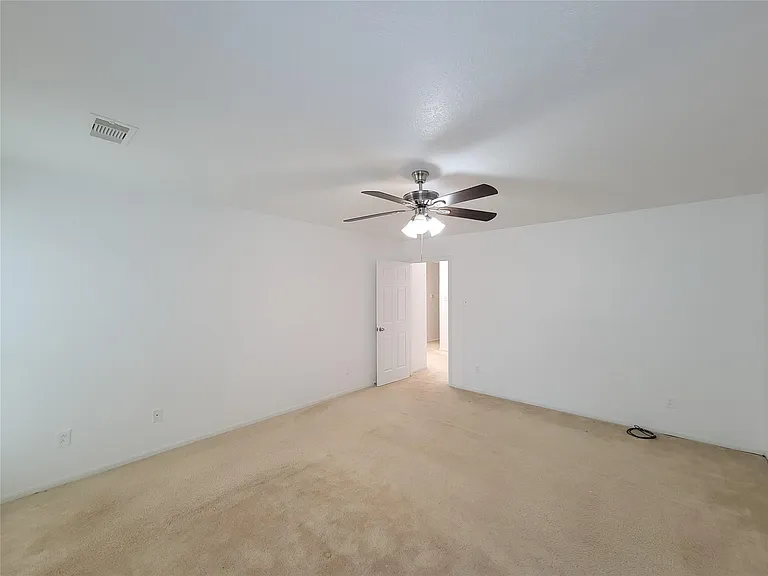 16807 Sussex Dr — Photo 27